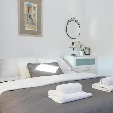 House Rilovic By Guide Villa *